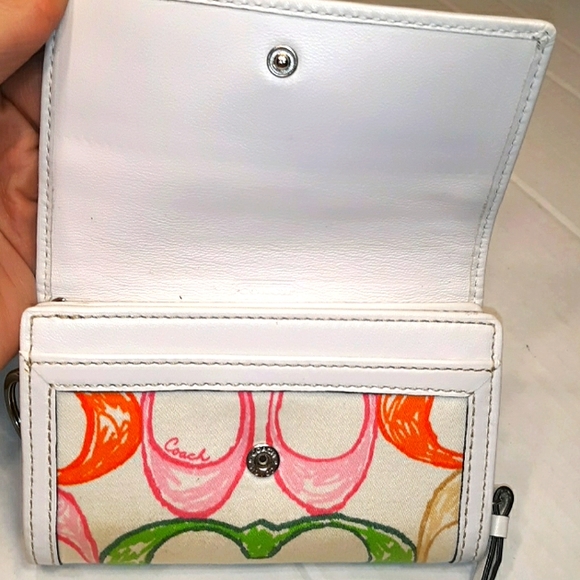 Like New COACH Vintage Hampton's Scribble Wallet - Picture 9 of 16